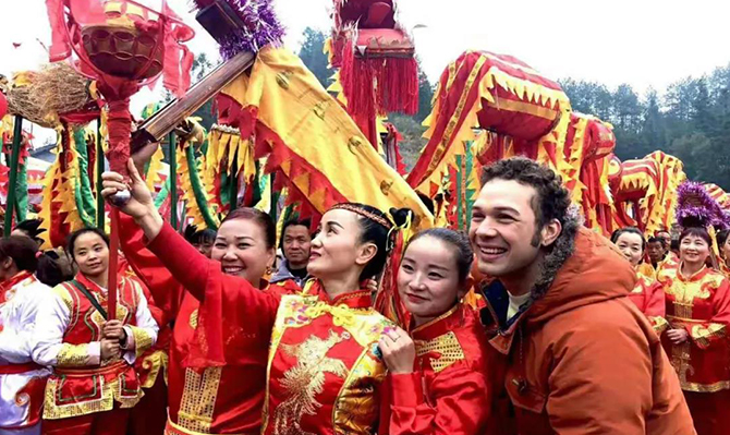 每一次挺起都是我們對(duì)新年的致敬——遠(yuǎn)景智庫(kù)新年獻(xiàn)詞